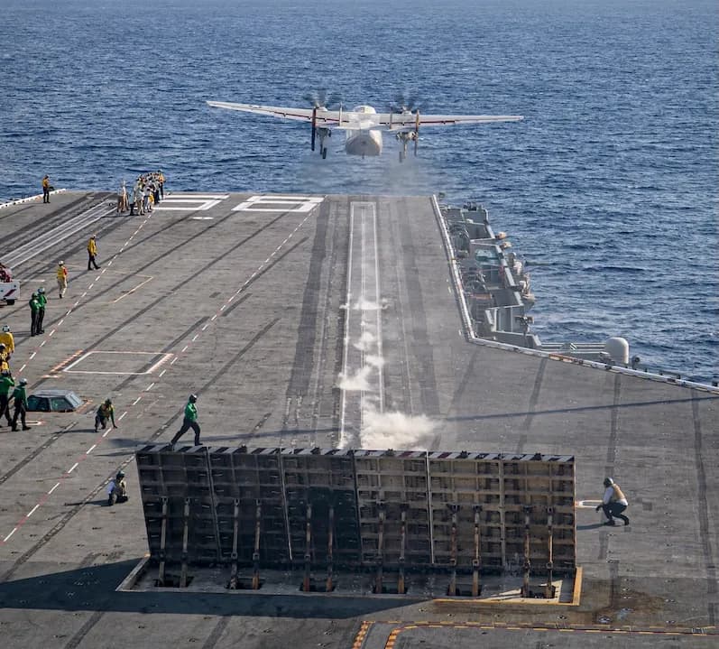 C-2 Greyhound, Uçak Gemisindeki Son İnişini Gerçekleştirdi