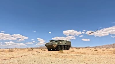 Black Hawk helikopterinden dolaşan mühimmat atışı