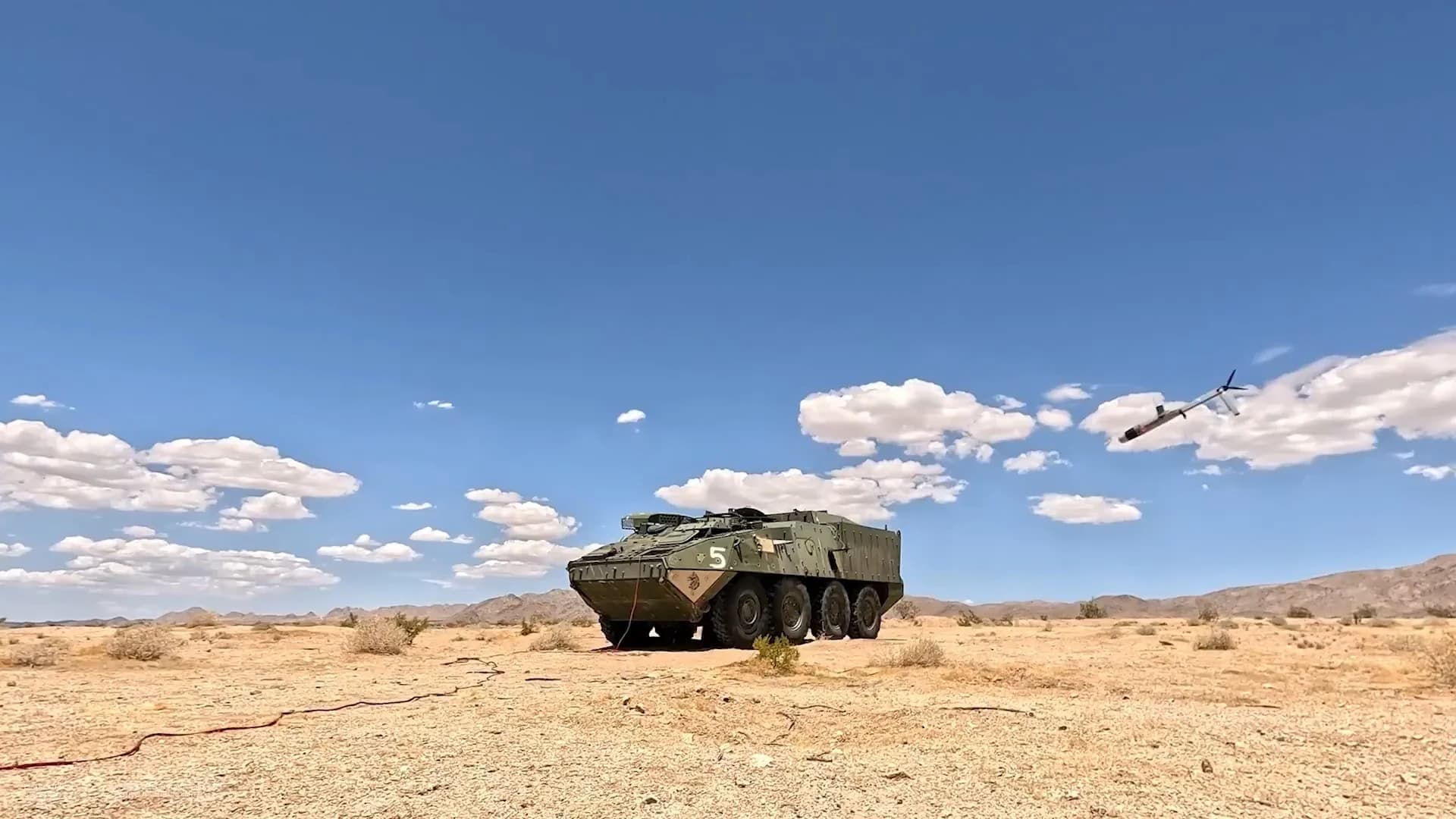 Black Hawk helikopterinden dolaşan mühimmat atışı