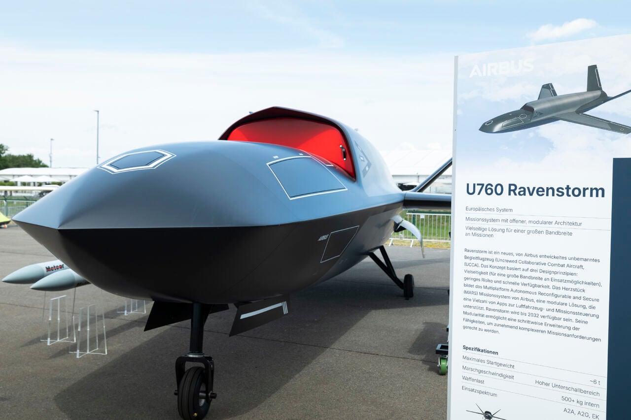 Airbus yeni insansız savaş uçağını tanıttı