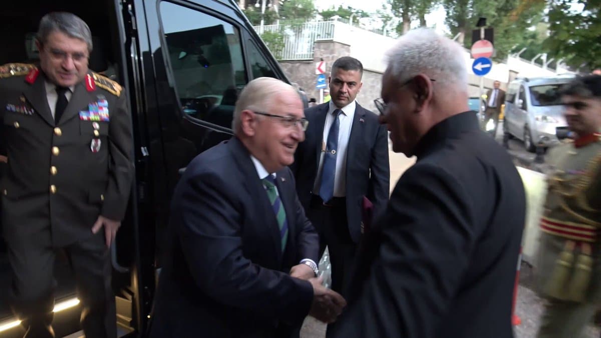Millî Savunma Bakanı Yaşar Güler, Pakistan Savunma ve Şehitler Günü dolayısıyla Ankara’da düzenlenen resepsiyona beraberindeki TSK Komuta