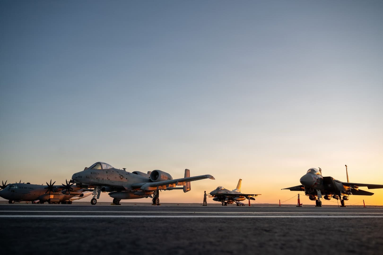ABD Hava Kuvvetleri, Mısır'da F-15E ve A-10 Uçaklarıyla Yetenek Sergisi Yaptı