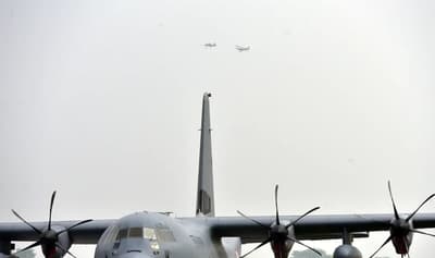 Embraer ve Lockheed Martin, Hindistan'ın 10,5 milyar dolarlık nakliye uçağı ihalesinde yarışmaya başladı