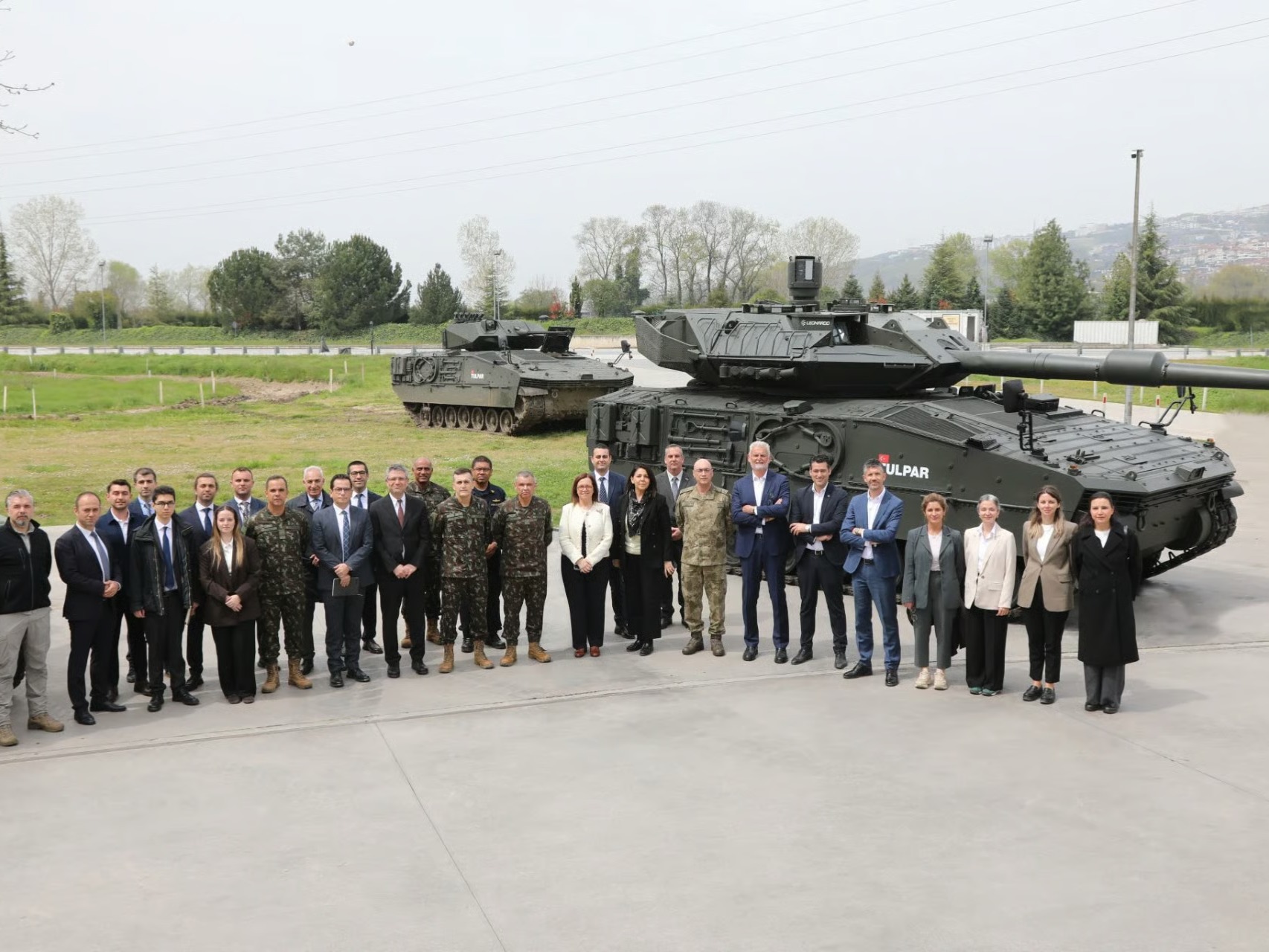 Brezilya Ordusu'ndan Türk zırhlıları için Otokar'a ziyaret