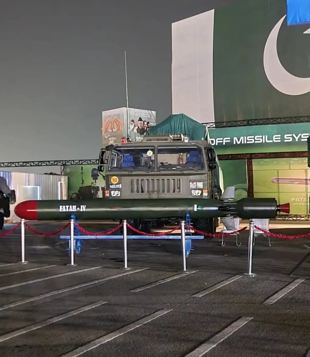 Pakistan yeni seyir füzesini tanıttı