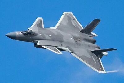 Çin, iki koltuklu J-20S stealth savaş uçağını hizmete
