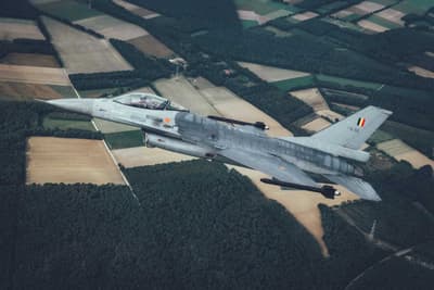 Belçika, Ukrayna'ya 10 F-16 savaş uçağı teslim edeceğini duyurdu