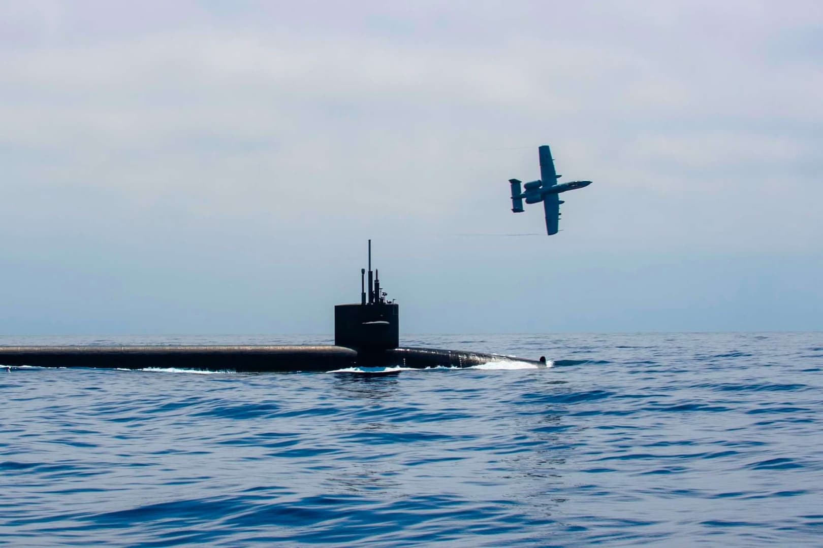 Pasifik'te Yeni Caydırıcılık: A-10'lar Denizaltıları Korumaya Alındı