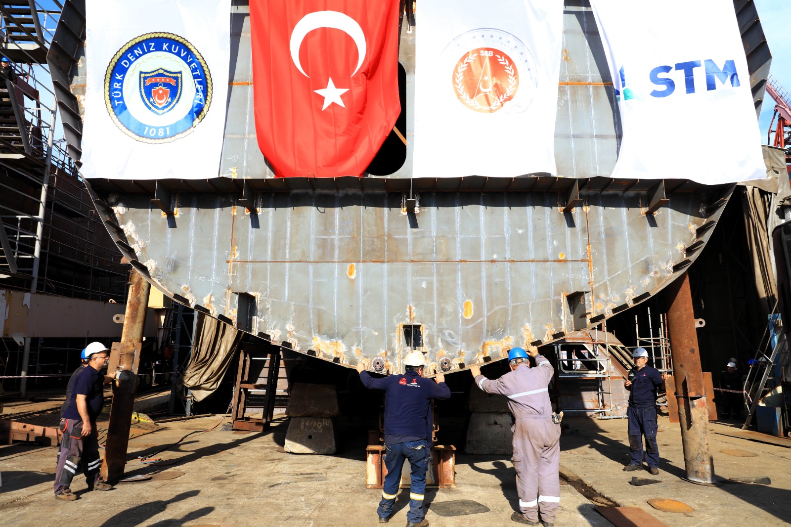 Milli hücumbotun ilk bloğu kızağa alındı
