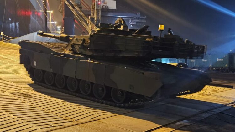 Polonya’ya tank sevkiyatı devam ediyor
