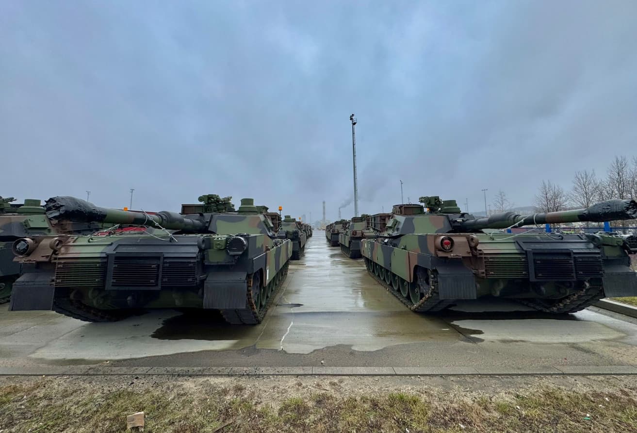 Polonya’ya tank sevkiyatı devam ediyor