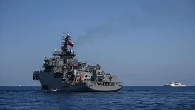 KKTC Girne açıklarında pazar günü yolcu gemisinin alabora olması sonucu kaybolan 20 kişinin aranmasına devam ediliyor. Girne açıklarında