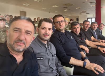 TUSAŞ Genel Müdürü Mehmet Demiroğlu’nun özçekiminde ASELSAN, BAYKAR, ROKETSAN, HAVELSAN ve TÜBİTAK SAGE genel müdürlerinin birlikte Ateş Serbest tatbikatını takip ettiği görüldü.
