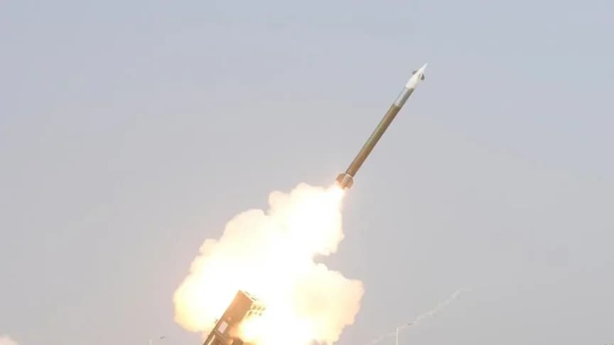 Hindistan 120 km menzilli Pinaka uzun menzilli güdümlü roketini test etti