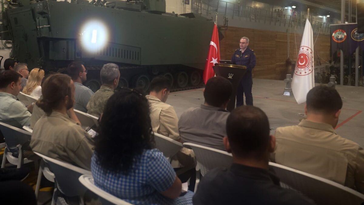 Millî Savunma Bakanlığı Bu Kez Antalya Körfezi’nden, TCG Anadolu Çok Maksatlı Amfibi Gemi’den Bilgilendirme Yaptı