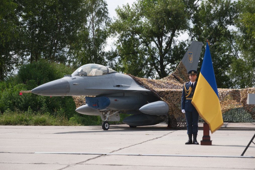 Ukrayna’ya F-16 savaş uçakları için simülatör teslimatı