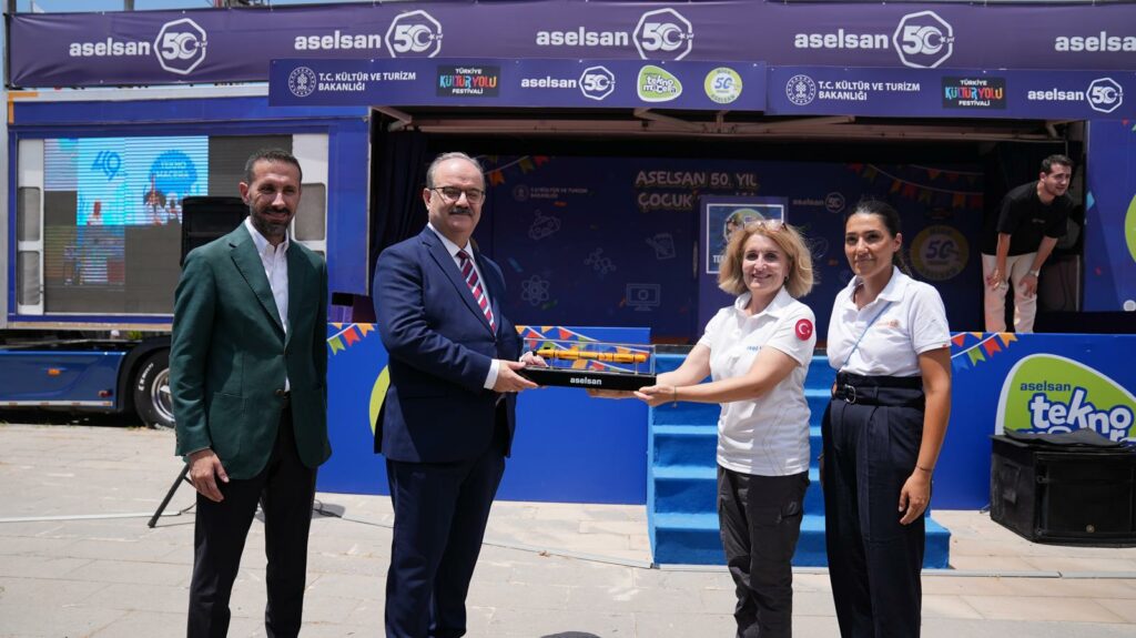 ASELSAN Tekno Macera Tırı Van’da