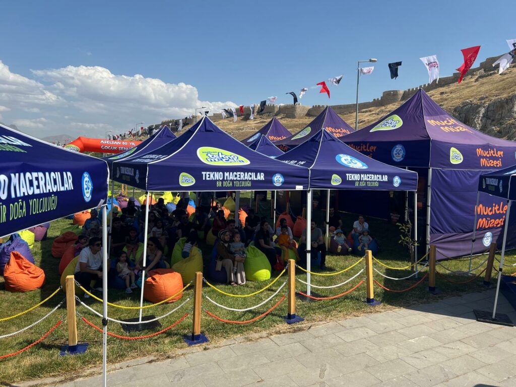 ASELSAN Tekno Macera Tırı Van’da