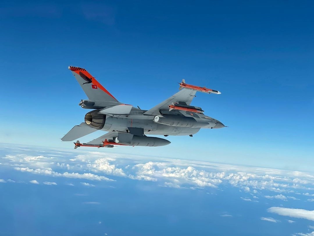 Türkiye, ilk kez kendi AESA radarıyla kendi füzesini ateşledi