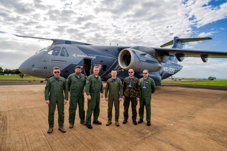 Polonya heyeti Embraer tesislerinde