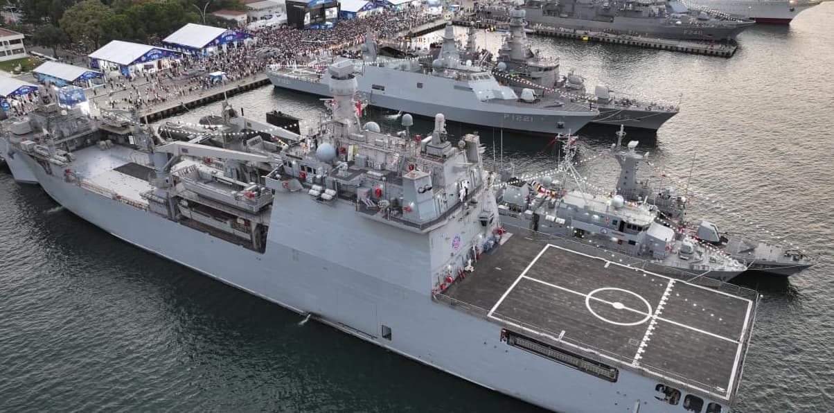TCG Sancaktar, denizlerdeki gücünü gösteriyor