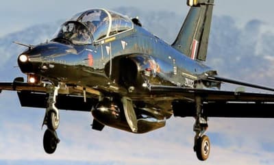 Kraliçe Elizabeth Kılıcı Sahibi F-35 Pilotu HÜRJET'i Denedi
