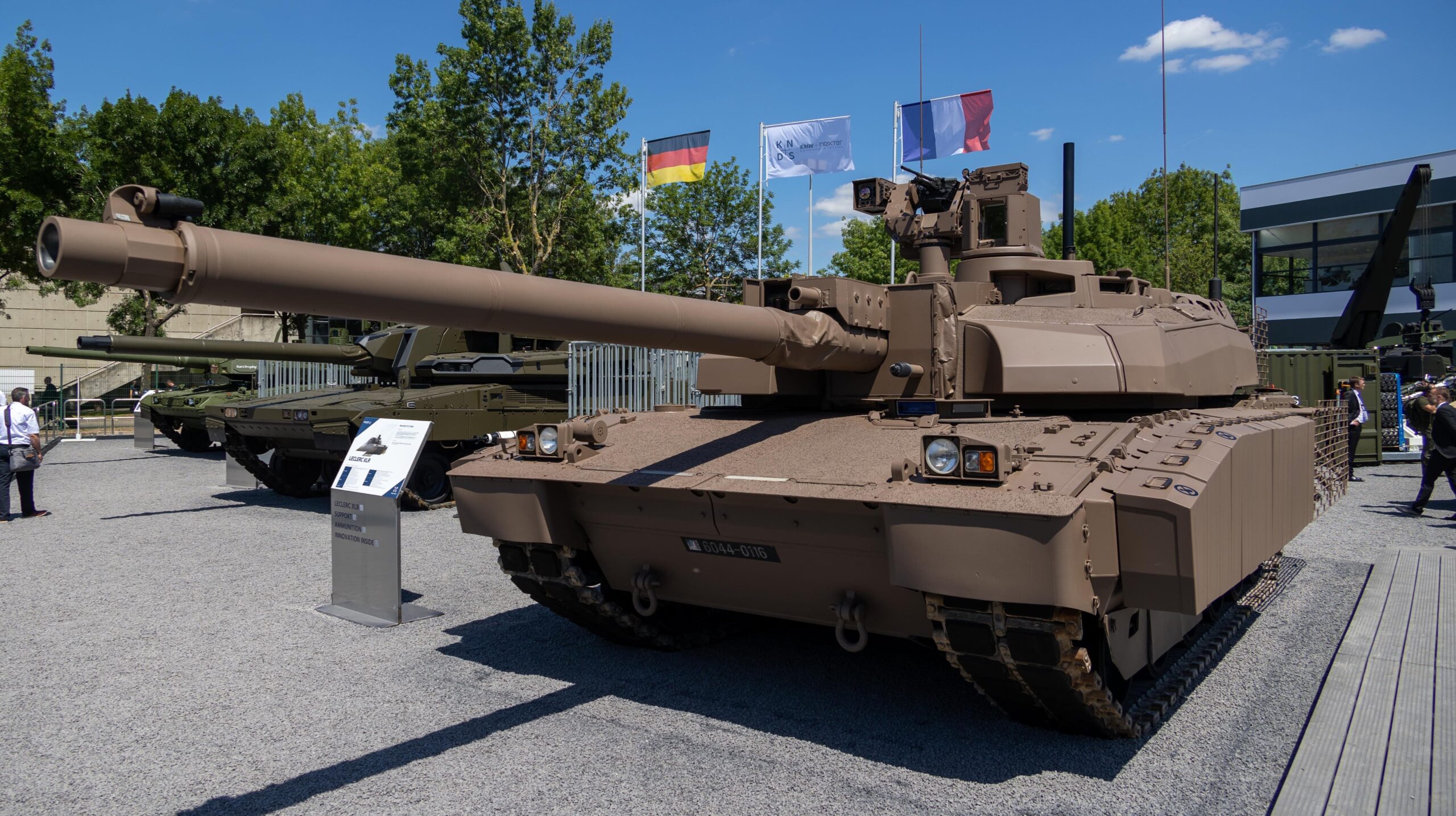 Yenilenen Leclerc tankı tatbikatta