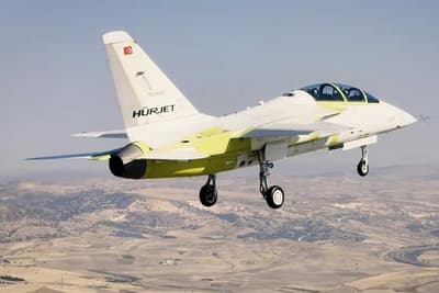 TAI'nın ilk Hürjet süpersonik eğitim uçağı, Türk Hava Kuvvetleri'ne teslim edilecek ilk seri üretim modeli olarak Zafer Bayramı'nda