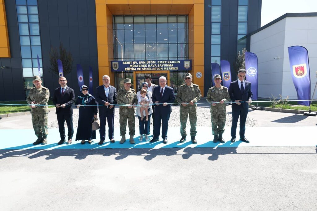 Hava Savunma Birliklerimiz Artık Gelişmiş Radar Ağlarıyla Gökyüzünü 7/24 Taramakta, Yüksek ve Alçak İrtifa Tehditlerine Karşı Farklı Sistemleri Etkin Olarak Kullanmaktadır