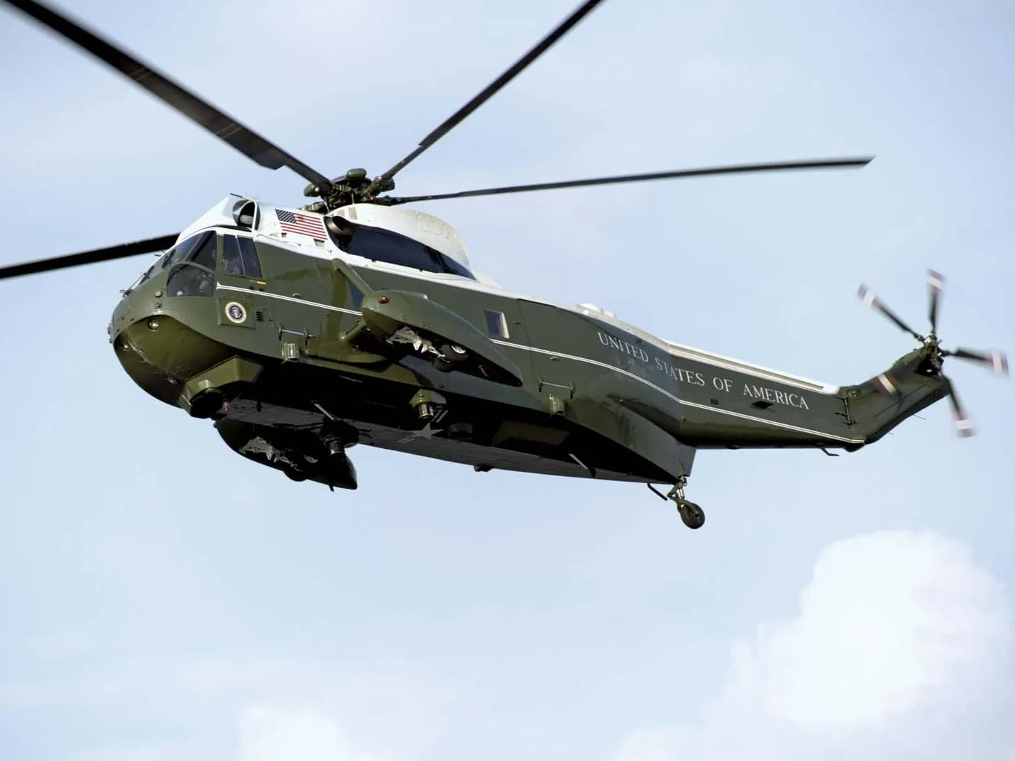 ABD Donanması, Marine One Helikopterleri İçin 107 Milyon Dolarlık Modernizasyon Sözleşmesi İmzaladı