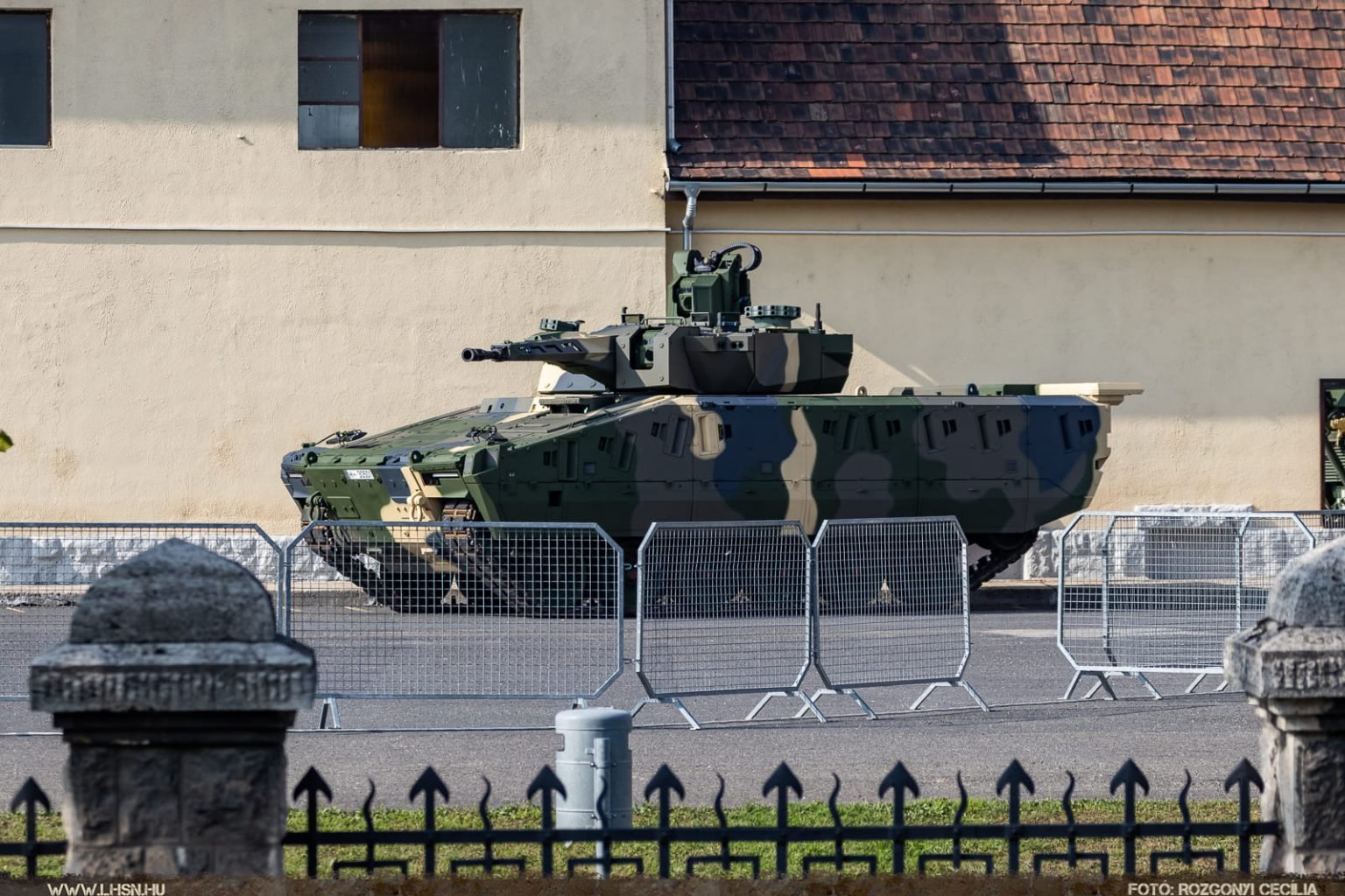 Almanya’dan Yunanistan’a zırhlı araç teklifi