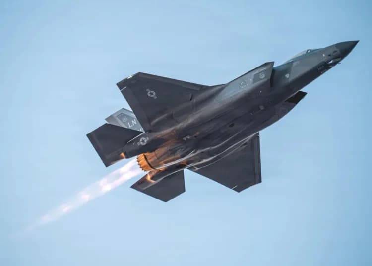 ABD Deniz Piyadeleri, radarsız altı F-35 teslim aldı