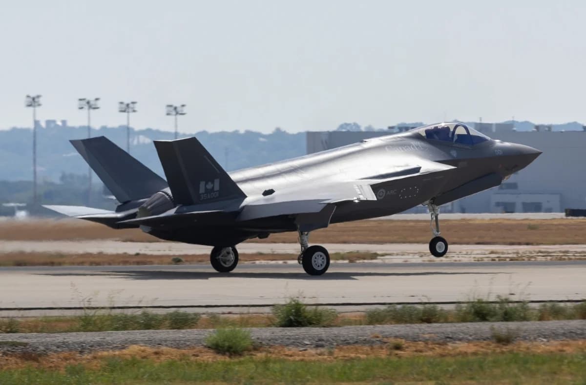Kanada’nın ilk F-35A savaş uçağı Fort Worth’ta ilk uçuşunu yaptı