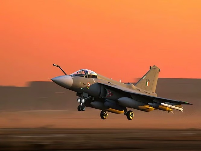 Hindistan F-404 motorları için yerli bakım merkezi kuruyor