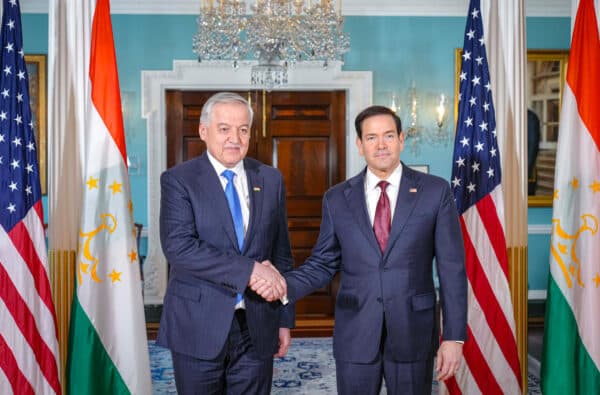 Rubio, Tacikistan'ı Kucaklıyor; Washington Antimon Peşinde