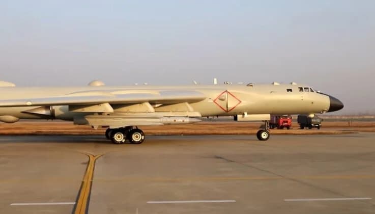 Çin’in YJ-12 füzeleri taşıyan H-6 bombardıman uçağı ilk kez görüntülendi