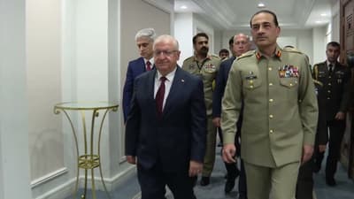 Bakan Güler, Pakistan Kara Kuvvetleri ve Savunma Kuvvetleri Komutanı ile Bir Araya Geldi