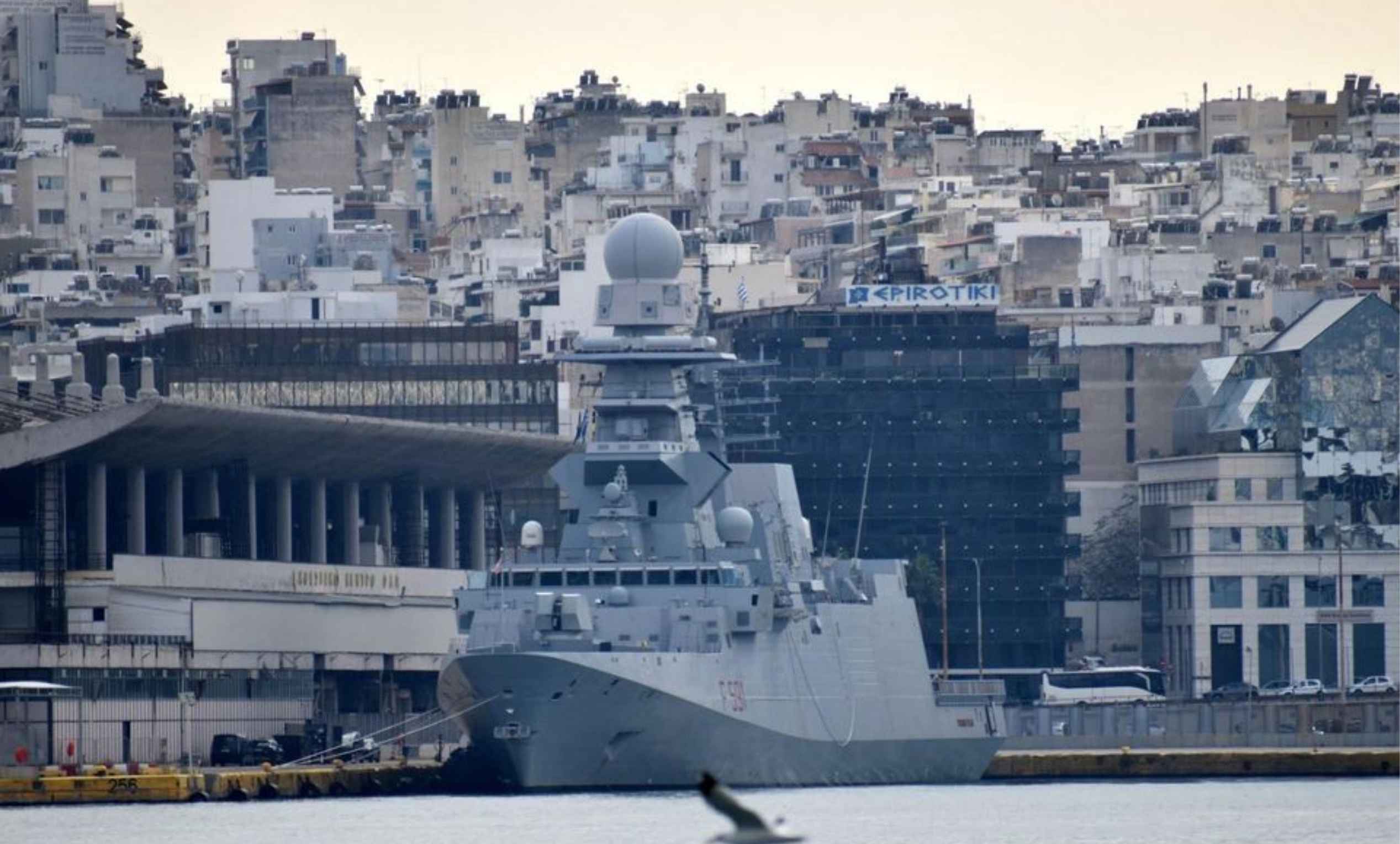Yunanistan Patriotları Geri Çekiyor