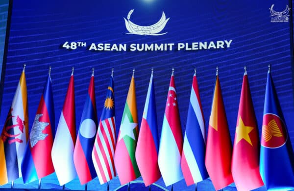 Güney Çin Denizi Tahkimi'nin 10. Yılı: ASEAN Sessiz Kalacak mı?
