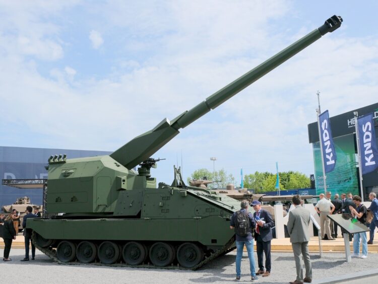 KNDS 60 km menzilli yeni obüsünü tanıttı