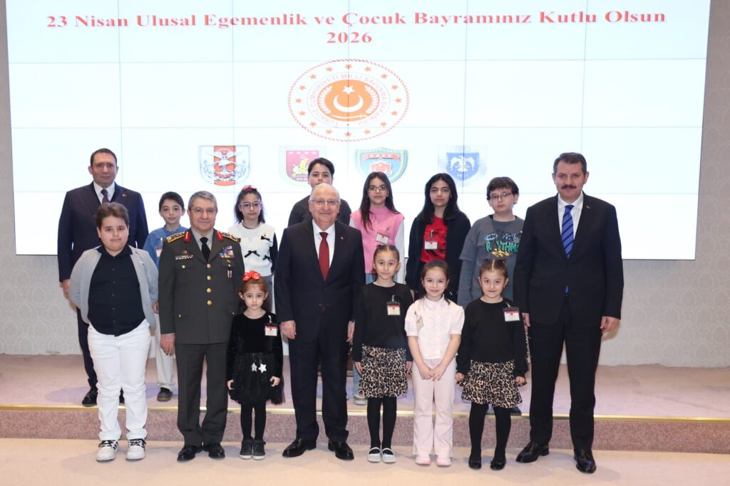 “Bayrağımız Göklerde Özgürce Dalgalanıyorsa, Bu Topraklarda Huzur İçinde Yaşayabiliyorsak Bunu Şehitlerimize ve Gazilerimize Borçluyuz”