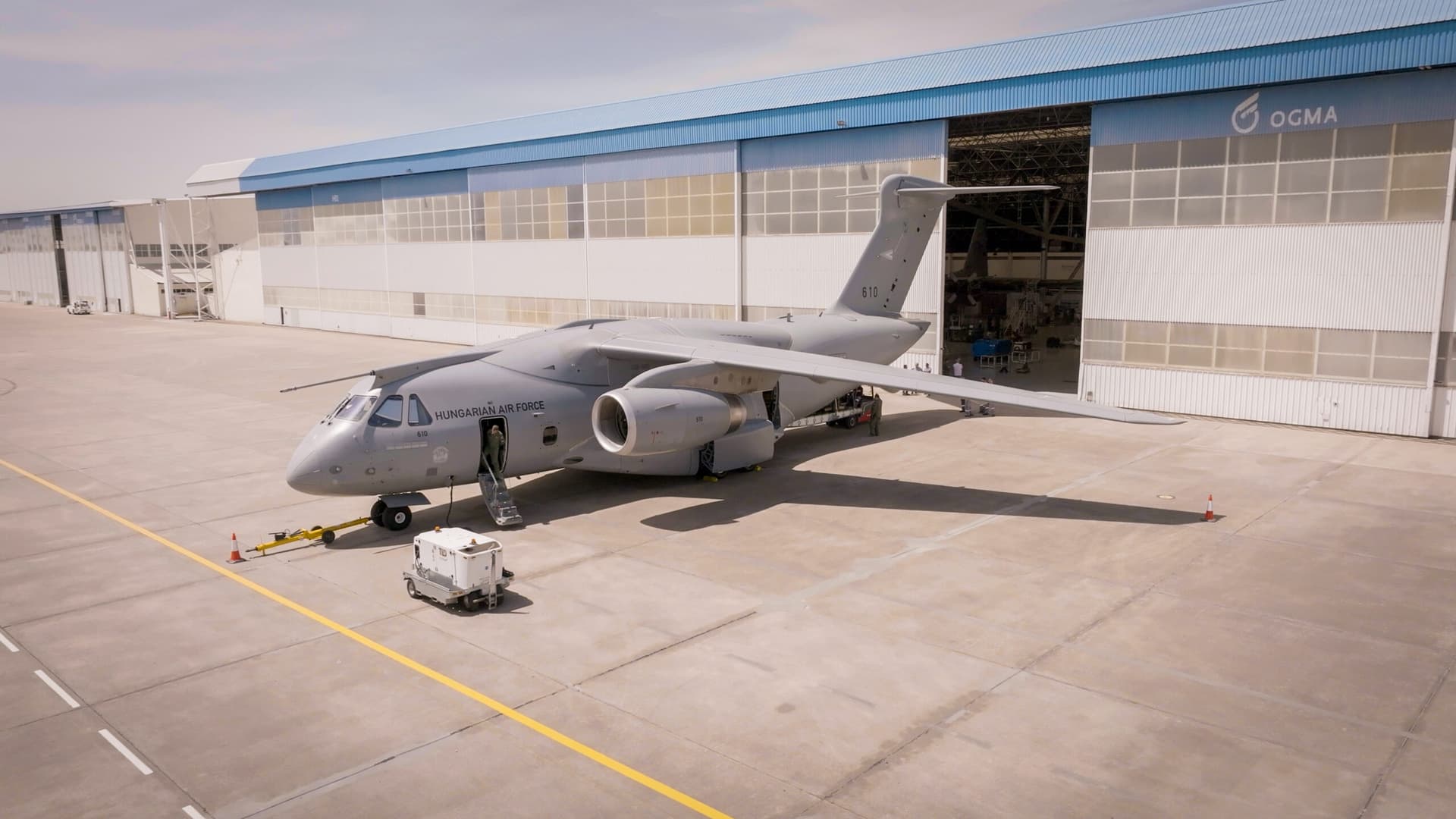 Embraer, Macaristan'ın C-390 Millennium Taşıma Uçağı İçin İlk Bakımı Tamamladı
