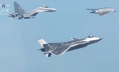 Çin’in J-20 savaş uçaklarından GJ-11 dronu ile ortak uçuş