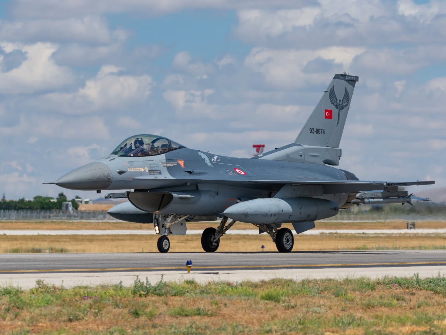 MSB'den Kıbrıs ve Ege mesajı: KKTC hava sahasını ihlal eden uçaklar nedeniyle F-16'lar havalandırıldı