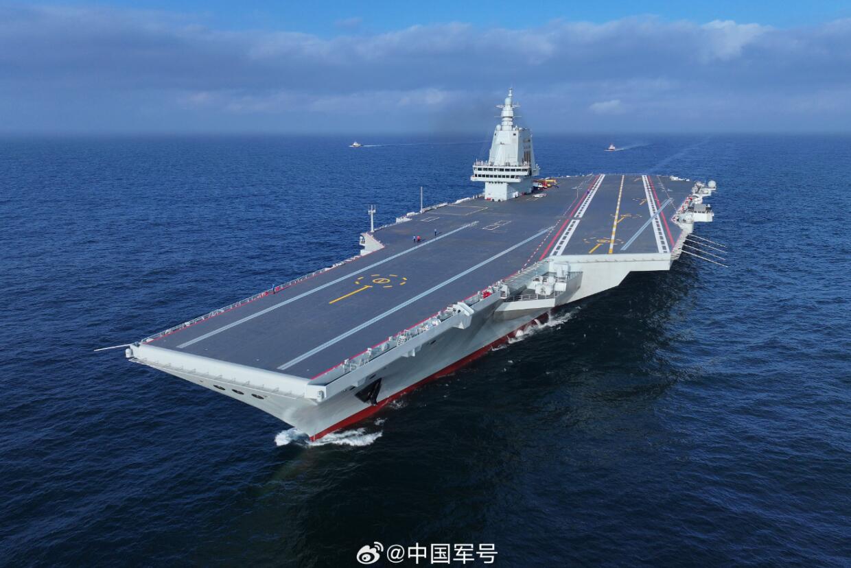 Çin’in yeni uçak gemisi hizmete girdi