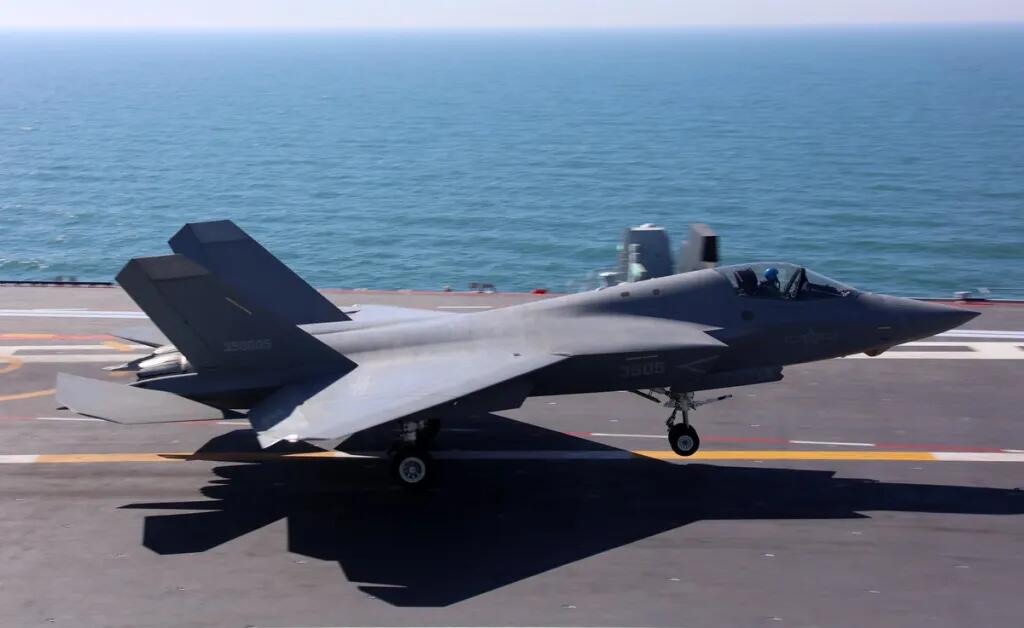 Çin’in yeni uçak gemisi hizmete girdi