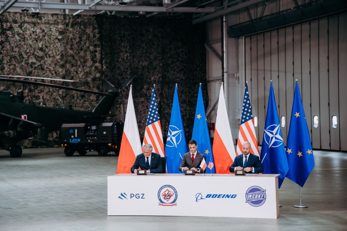 Polonya Silahlı Kuvvetlerinin AH-64E Apache Filosunu