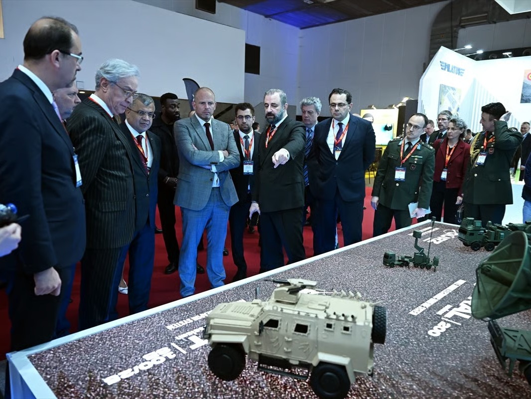 Belçika Savunma Bakanı Francken Türkiye savunma sanayiini övdü