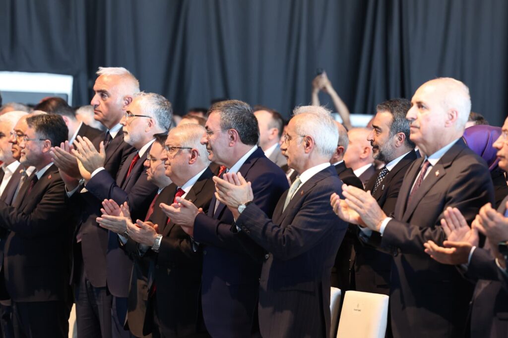 Etimesgut Askerî Havaalanı’nda Yenilenen Pist, Apron, Taksi Yolları ve Yapımı Tamamlanan Devlet Konukevi Binası Törenle Hizmete Açıldı