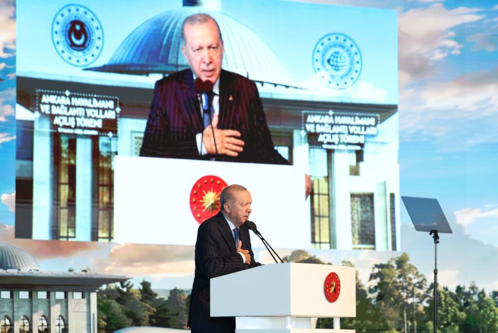 Etimesgut Askerî Havaalanı’nda Yenilenen Pist, Apron, Taksi Yolları ve Yapımı Tamamlanan Devlet Konukevi Binası Törenle Hizmete Açıldı